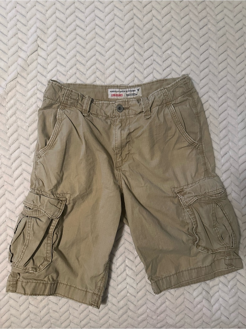 Retro American Eagle Outfitters Men's Light Khaki Cargo Shorts